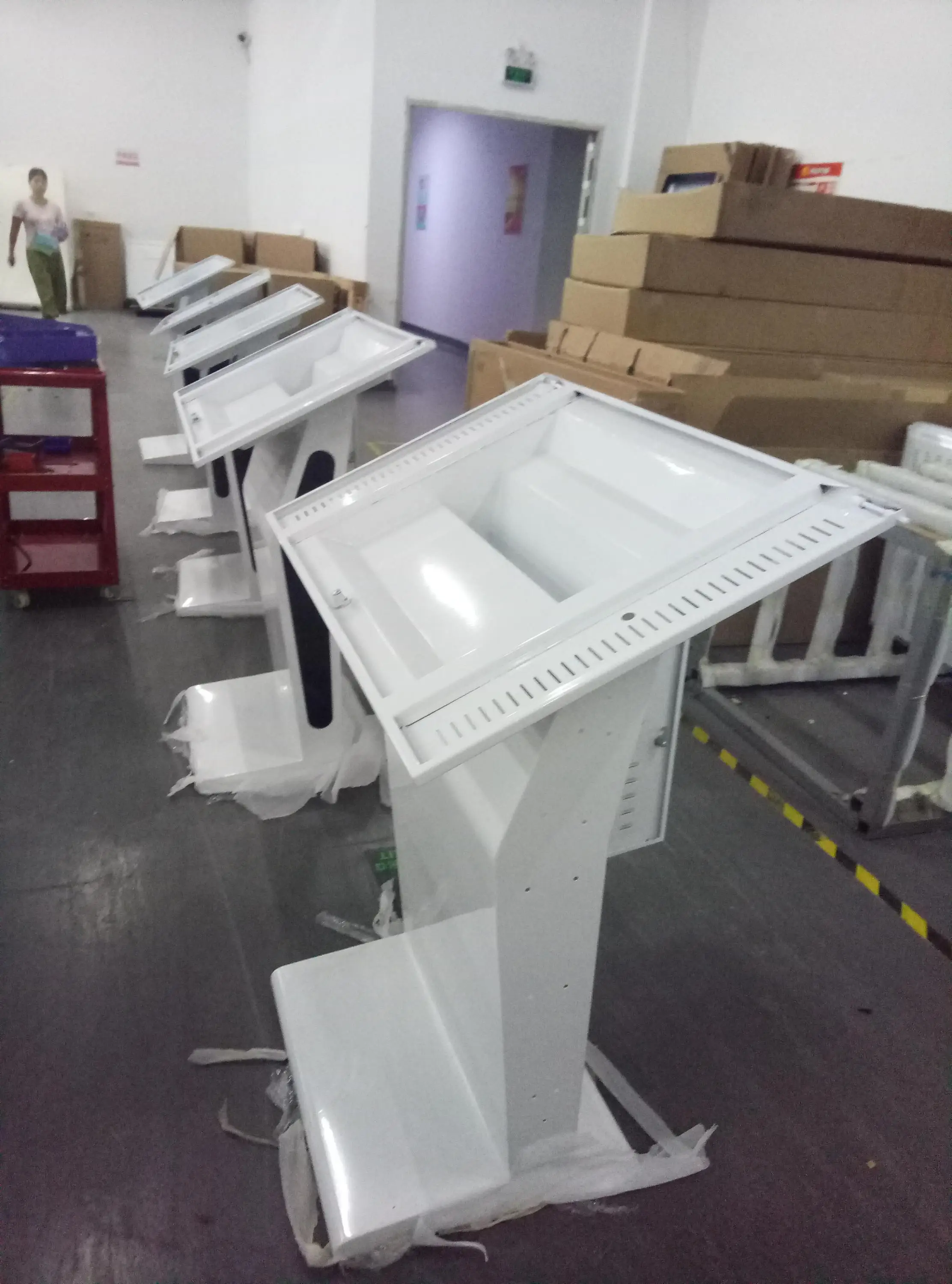 32 Inch K Shape LCD Indoor Wifi Multi Touch Screen Digital Information Machine For advertising